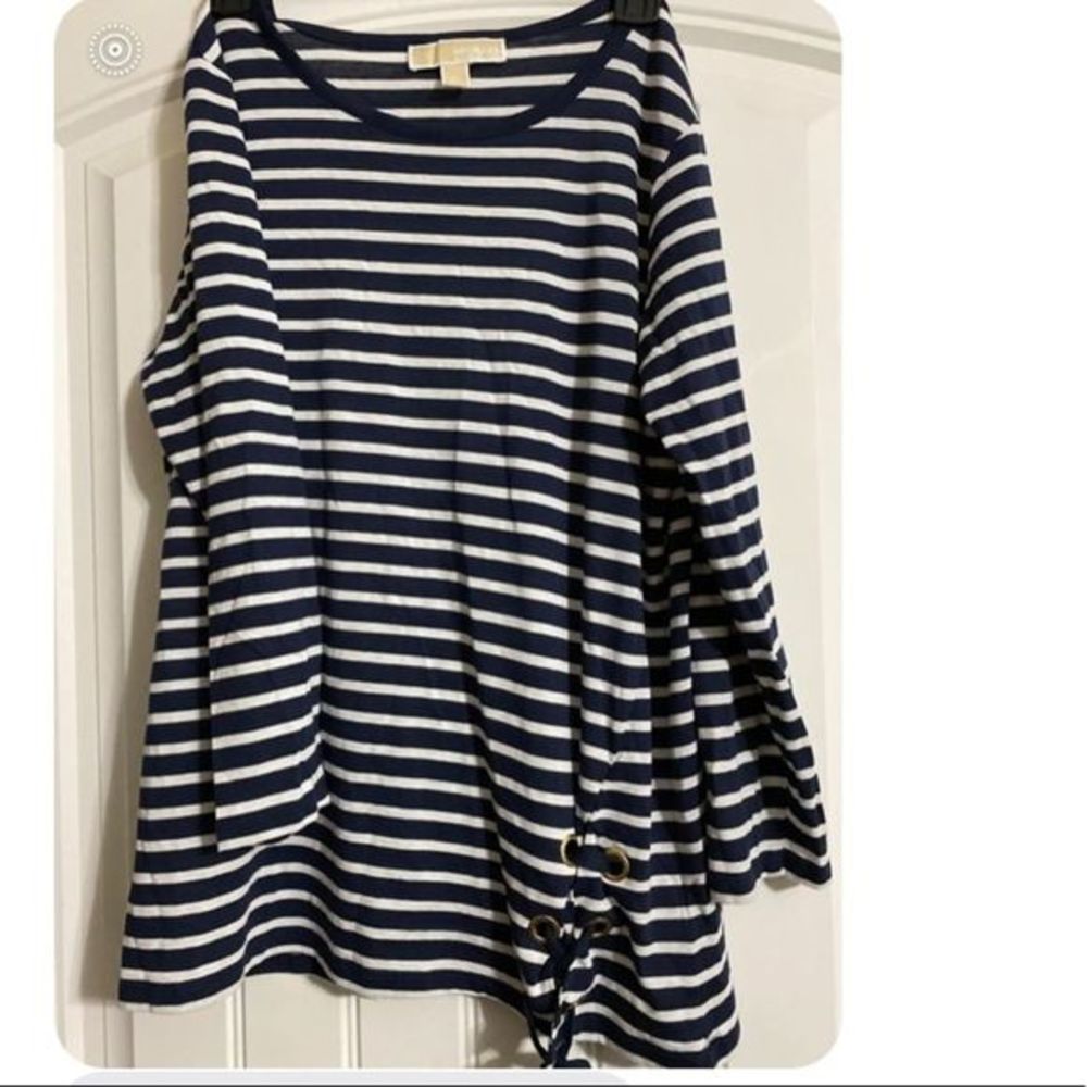 Woman’s Micheal Kors shirt sz large